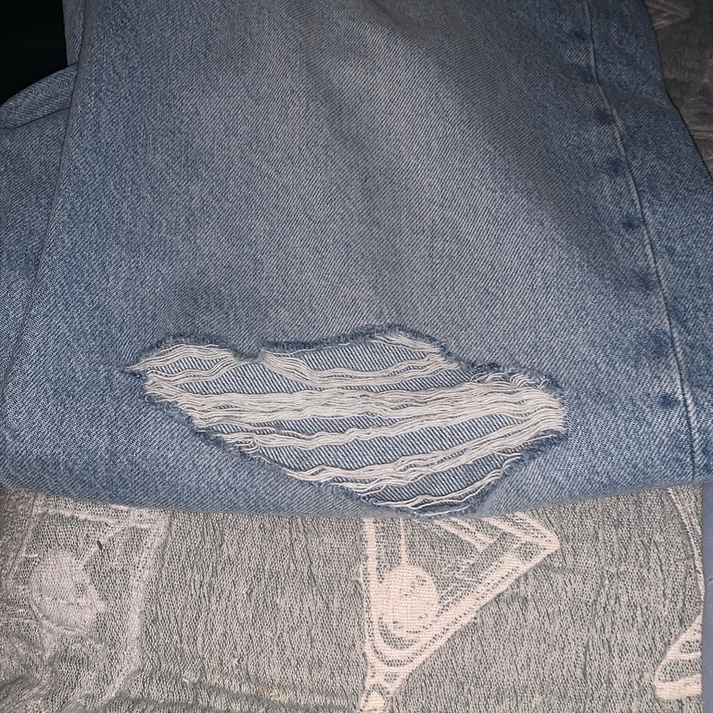 rag & bone Logan Distressed Mid Rise Wide
Leg Jeans Color: Ludlow size 30&31 - Picture 10 of 13